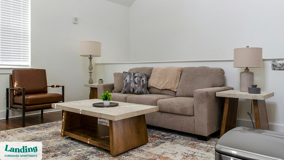 Building Photo - 901 Kelly Green Ln