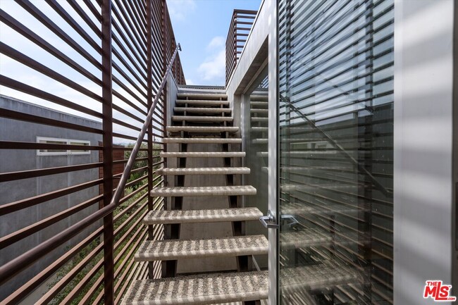 Building Photo - 720 Brooks Ave