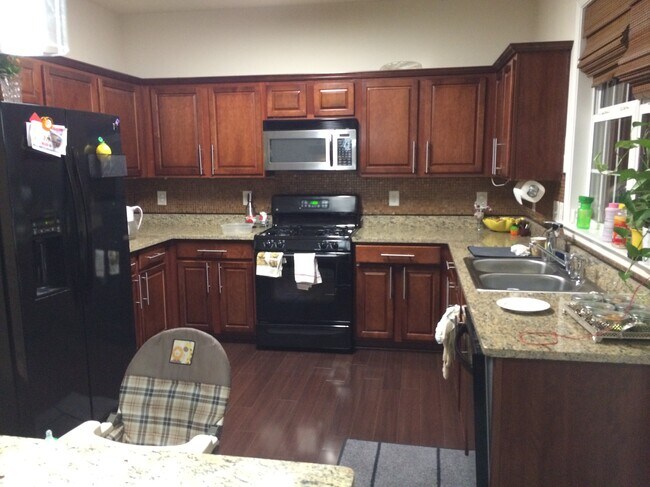 Building Photo - 908 Wendlebury Ct