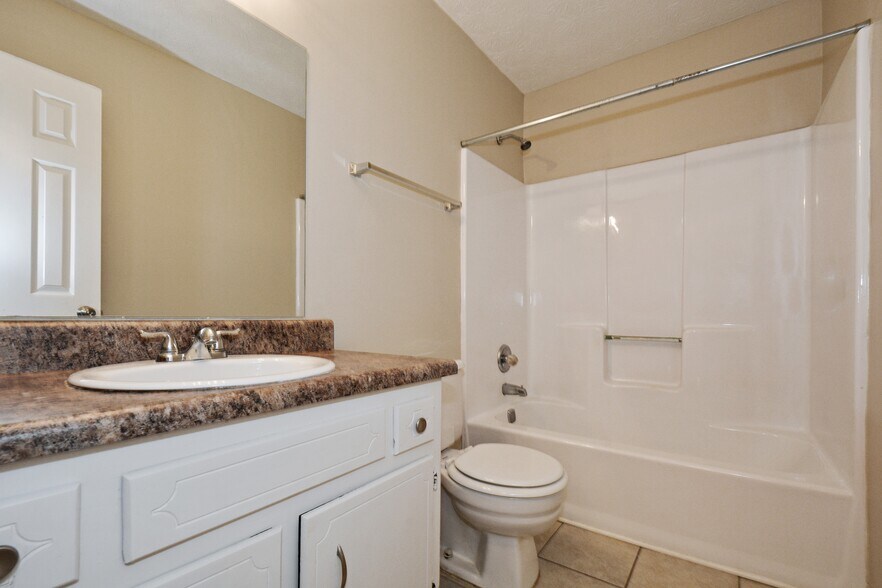 Building Photo - 2624 Country Trce SE