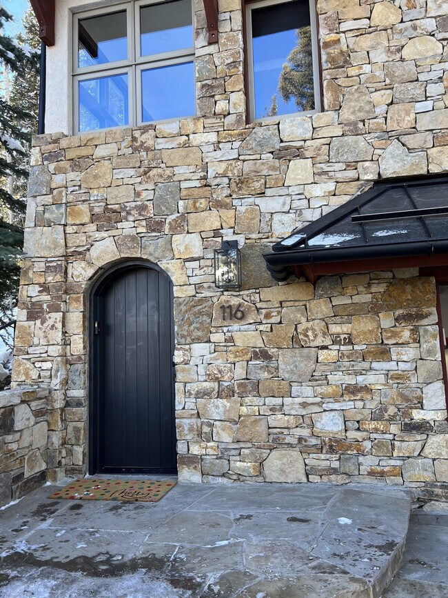 Building Photo - 116 Winterleaf Dr