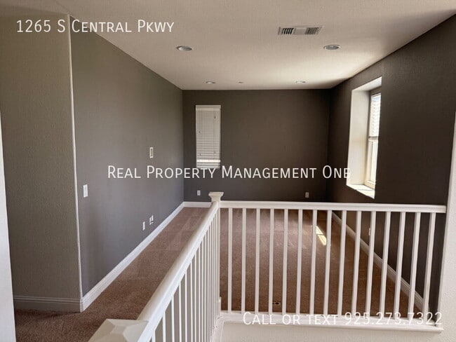 Building Photo - 1265 S Central Pkwy