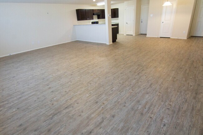 Building Photo - Oakwood Forest - 2117 Oakwood Forest Drive...