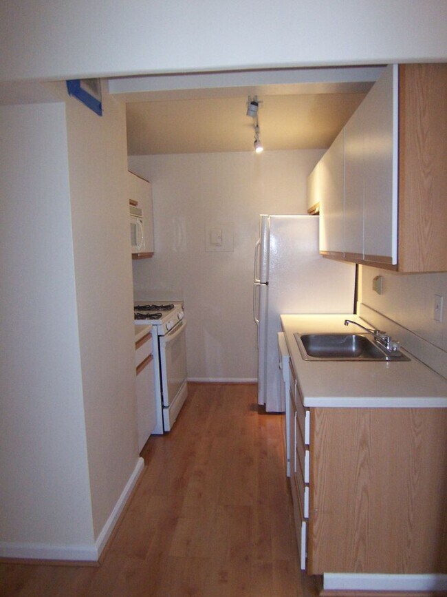 Building Photo - Centrally Located Dupont Circle at the Imperial House 1 Bed in the heart of it all! Utilities inc...