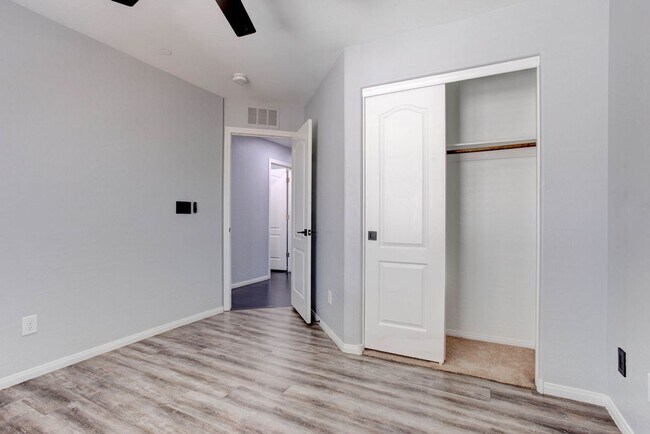 Building Photo - 7724 Vibrant Threads Ct