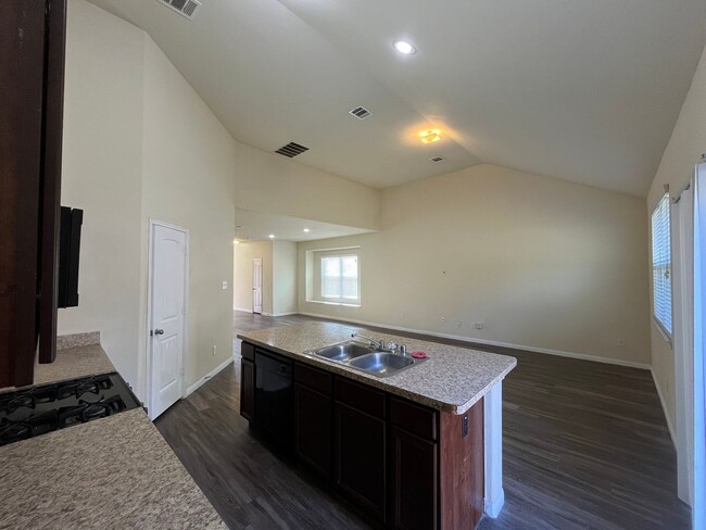 Building Photo - Move-in ready Charming 4-Bed, 2.5-Bath Hom...