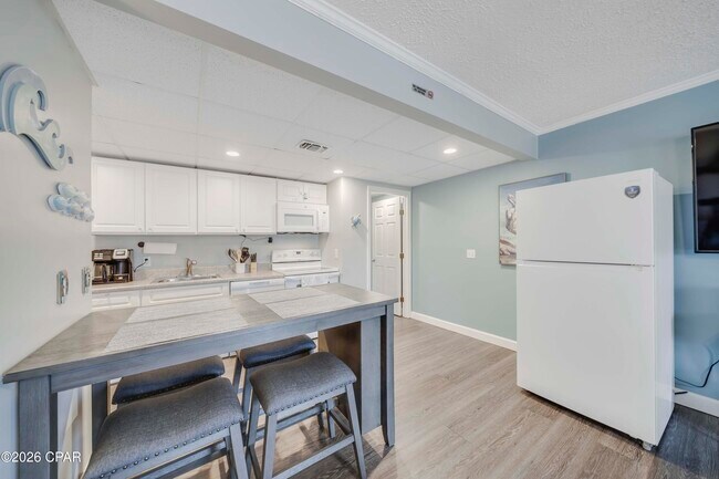 Building Photo - 6903 N Lagoon Dr