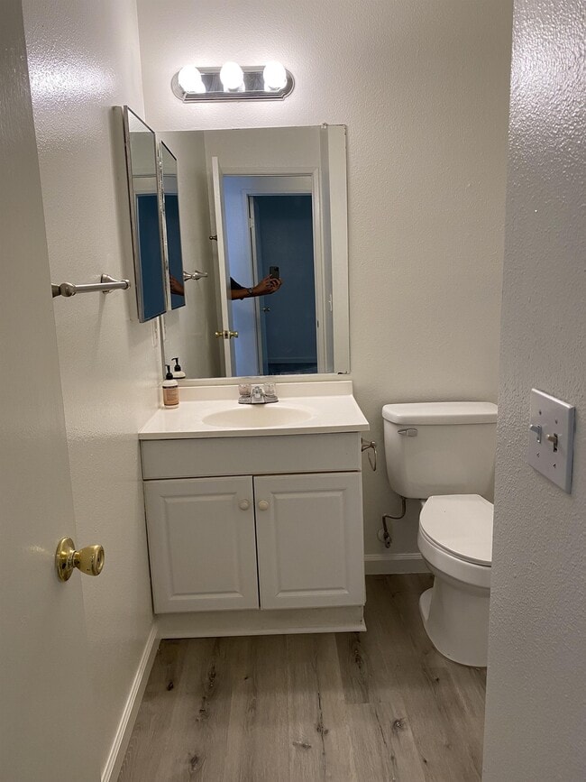 Building Photo - 2929 S Cedar Ridge Pl