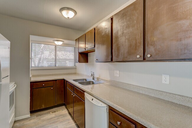 Building Photo - 1140 Holli Springs Ln