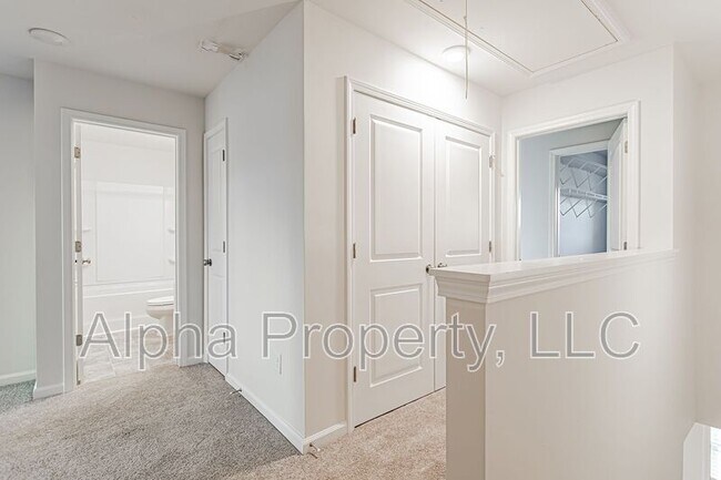 Building Photo - 15 Apricot Ln