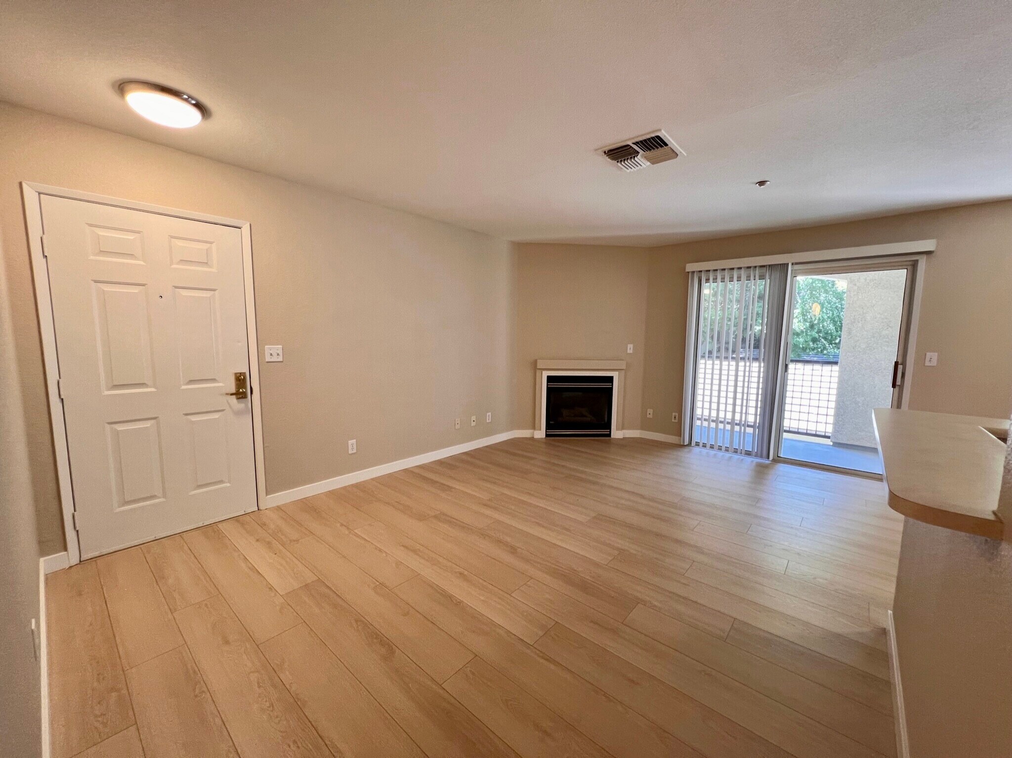 Living Room - 2001 Eastwood Dr