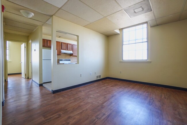 Building Photo - Lebanon School District 2nd Floor 2 Bedroo...