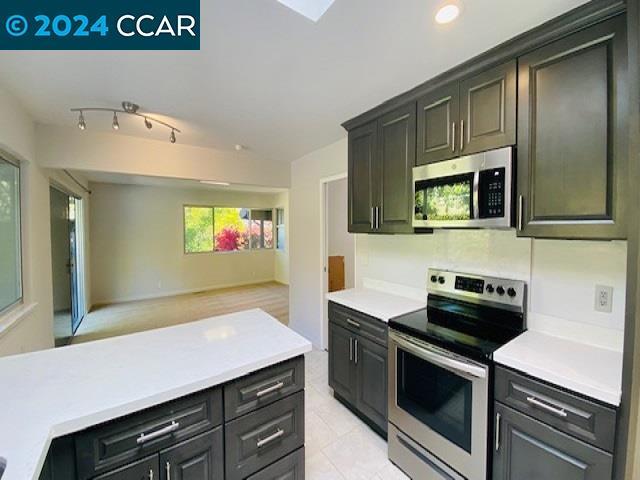 Building Photo - 612 Tahos Rd