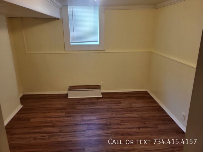 Building Photo - 2863 Marshall St