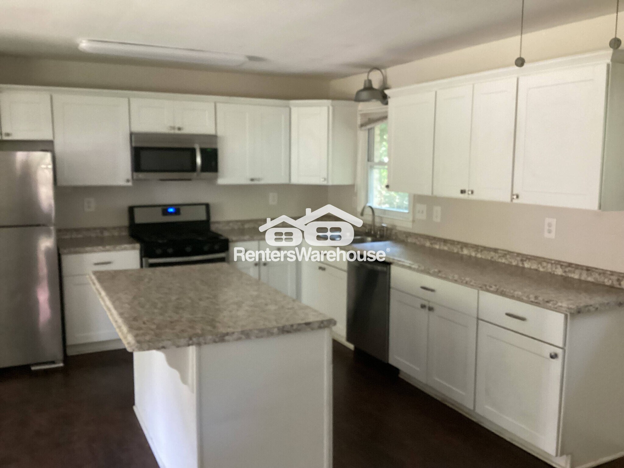 Building Photo - 1017 Oakton Dr SW