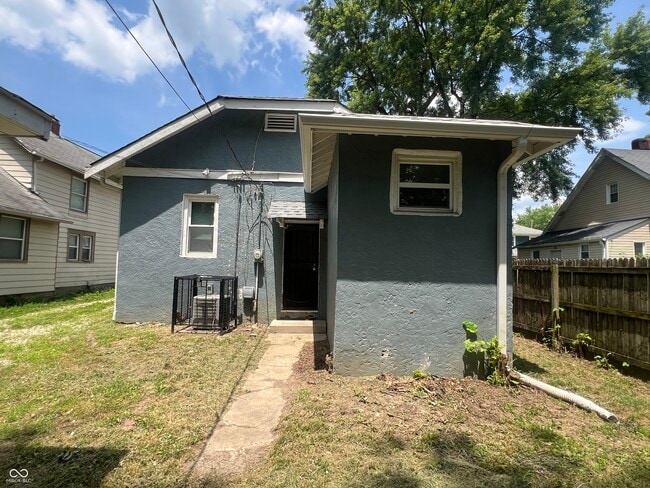 Building Photo - 411 W 39th St