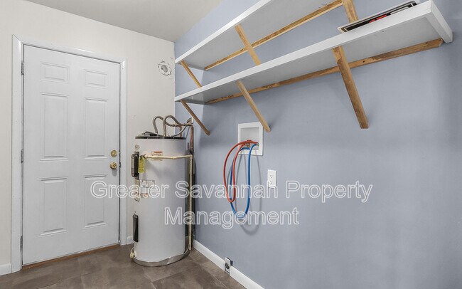 Building Photo - 1401 E 33rd St
