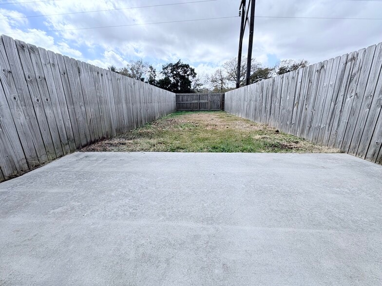 Building Photo - 1610 Dehart Dr