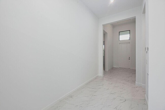 Building Photo - 11338 SW Pietra Wy