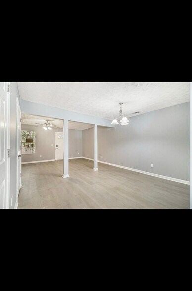 Building Photo - 2418 Piering Dr