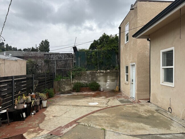 Building Photo - 241 N Ave 49