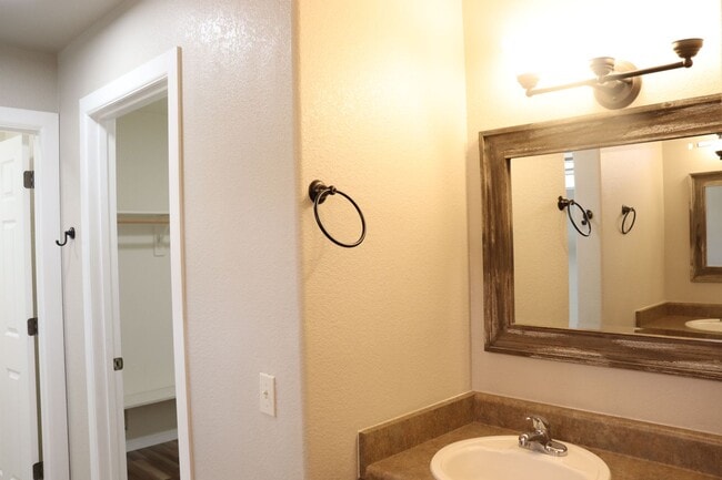 Building Photo - Three bedroom home in Canyon de Flores