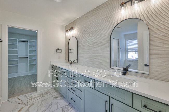 Building Photo - 402 E Trinity Ln