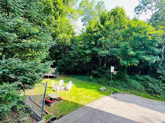 Building Photo - 20 Rockview Rd