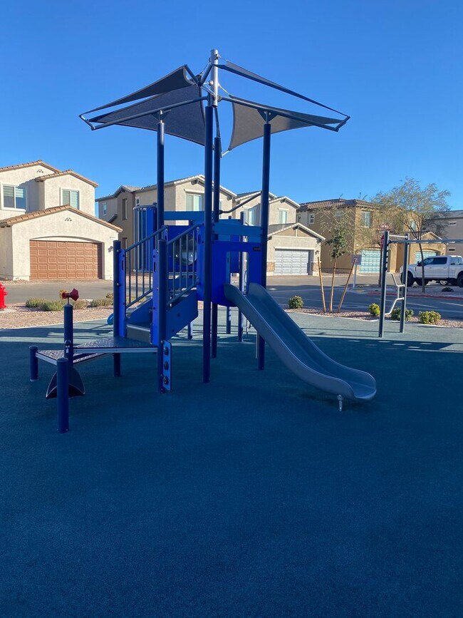 Building Photo - AMERICANA Property Mgmt - 3beds - 2 1/2baths Newly Townhouse in Henderson.