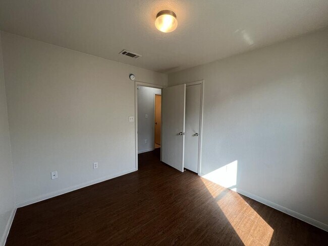 Building Photo - 601 Bermuda St