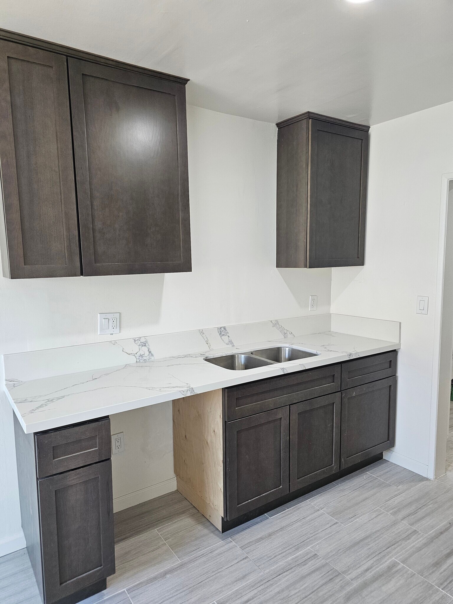 Building Photo - 14626 S Budlong Ave