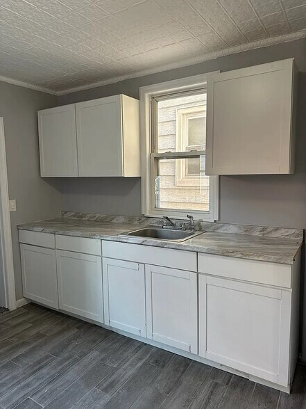 Building Photo - 38 Lincoln Pl