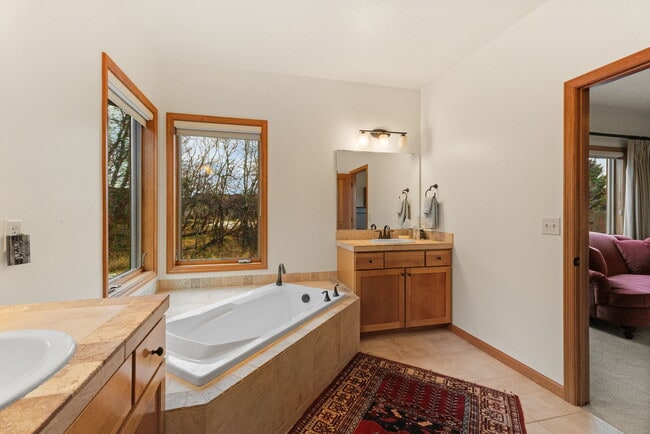 Building Photo - 3300 Graf St