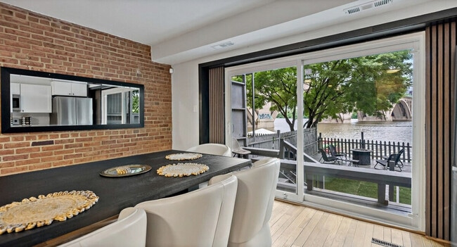 Building Photo - 3590 Water St NW