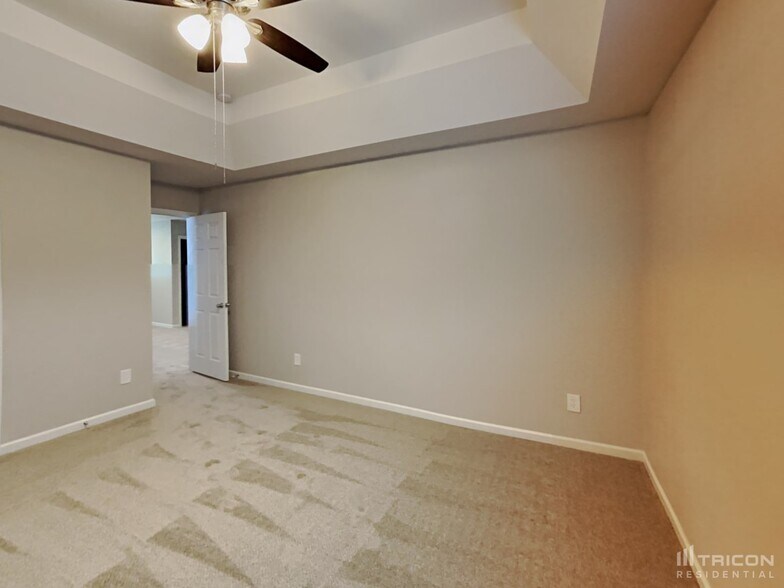 Building Photo - 1001 Southridge Dr