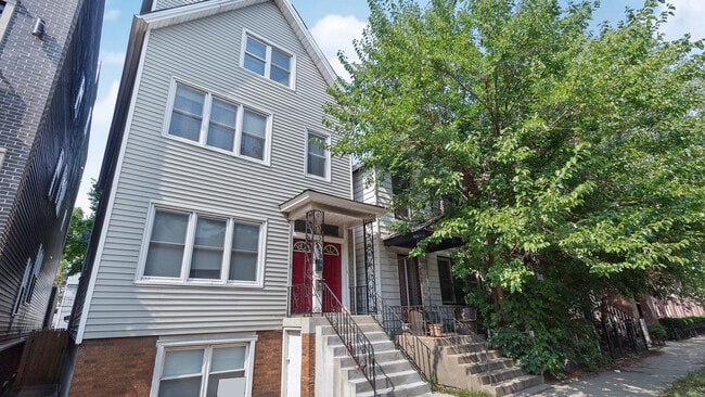 Primary Photo - 2636 N Ashland Ave