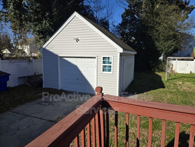 Building Photo - 831 Marshall Ave