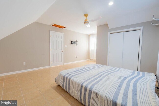 Building Photo - 341 Gordon Rd