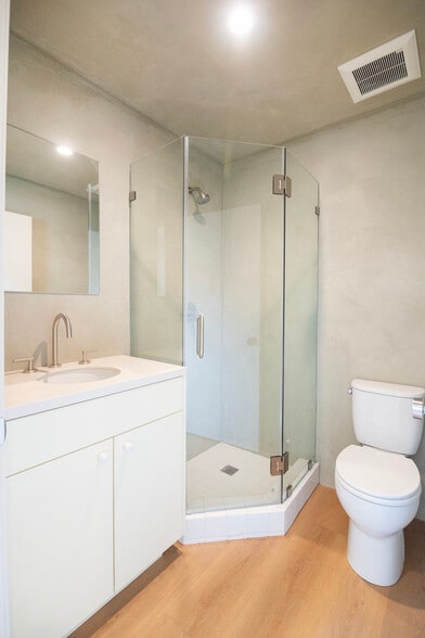 Building Photo - 4541 1/2 Melbourne Ave