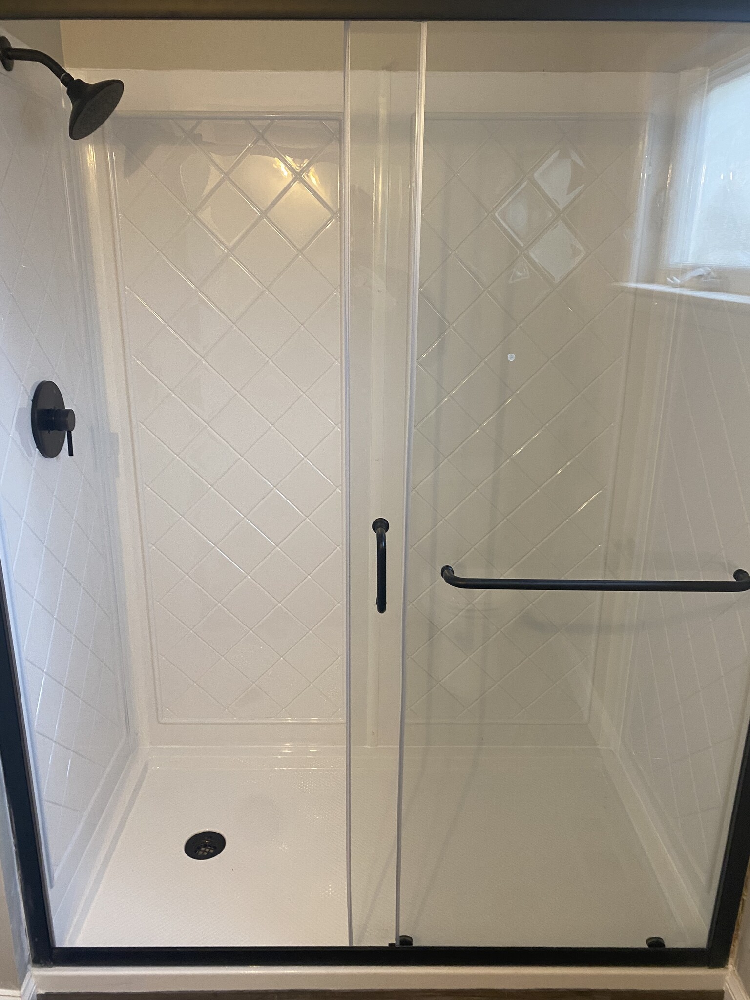 Master Bath - 1102 Oak Cir