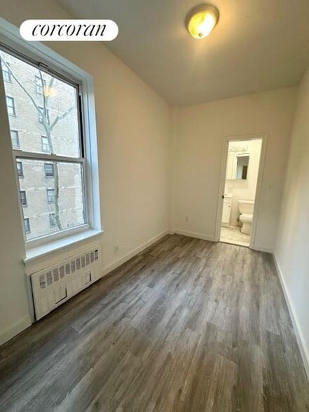 Building Photo - 235 E 27th St