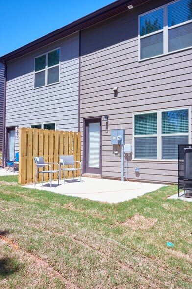 Building Photo - Room in Townhome on Bayrose Cir
