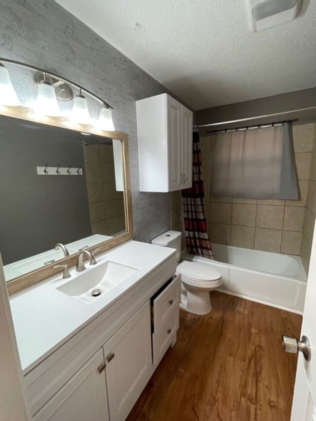 Building Photo - Cozy and Comfy 3 Bed! Mesa/Zia School Dist...