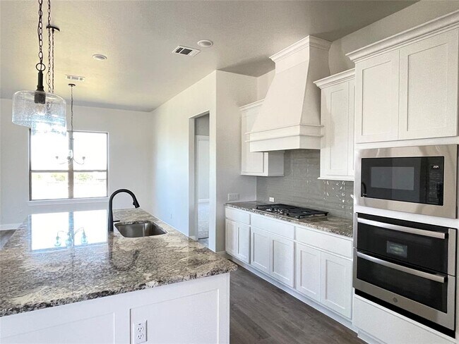 Building Photo - 104 Creek Point Dr