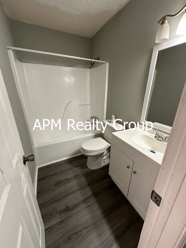 Building Photo - Rare 5 Bedroom Home