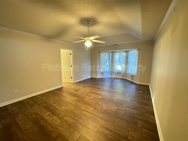 Building Photo - 335 Charlyne Way