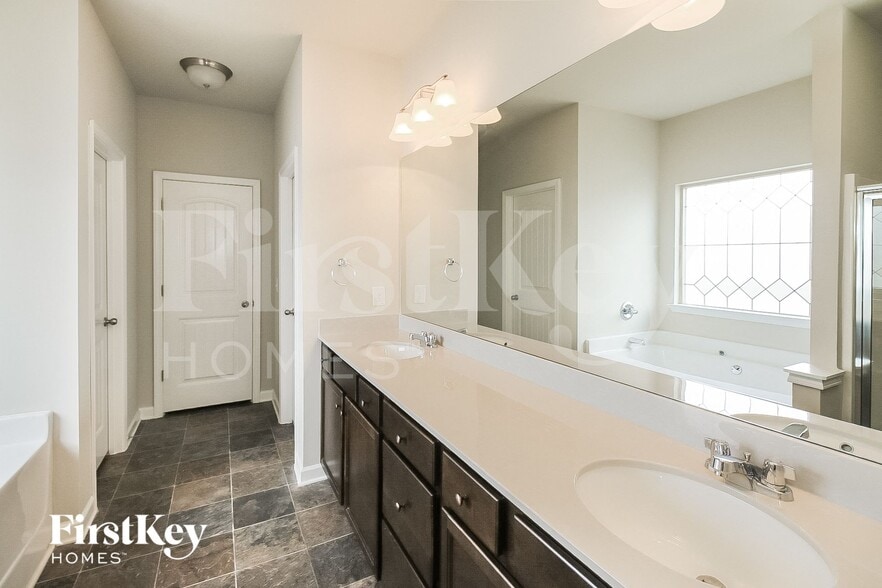 Building Photo - 24 Cliffbriar Terrace