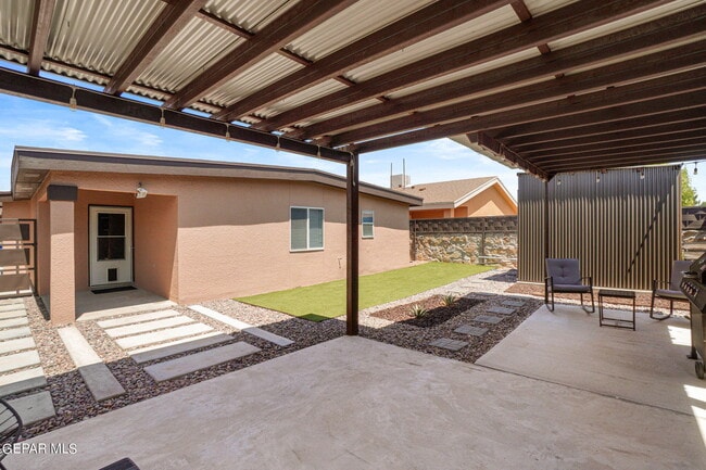 Building Photo - 4081 Tierra Bronce Dr