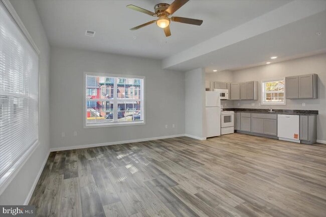 Building Photo - 30 W Dahlgren St