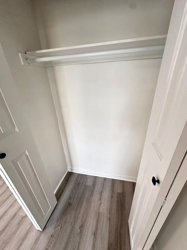 Building Photo - 109 S 7th Ave